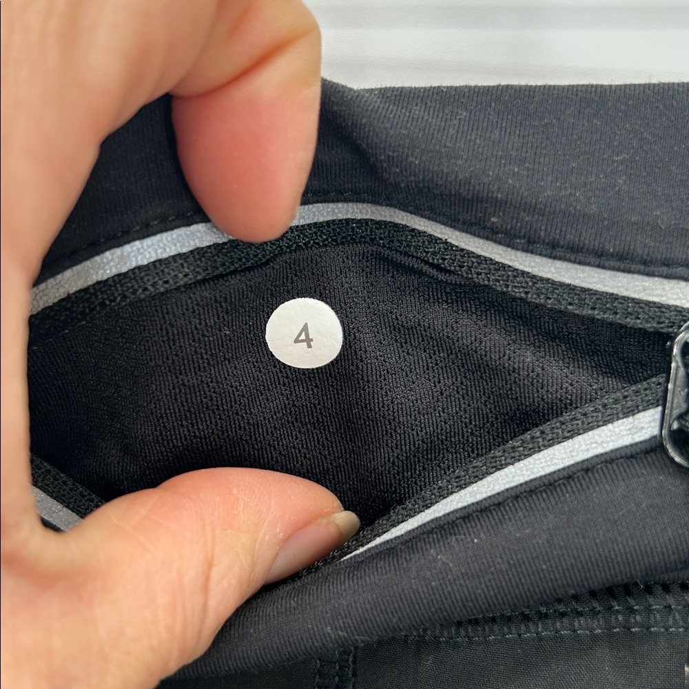 Lululemon Black Run Speed Up Layered Athletic Shorts Size 4 - Picture 5 of 6